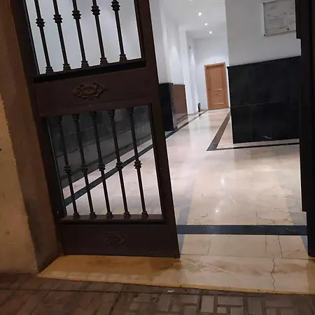 Apartment Charming Walk To Sights Malaga