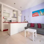 Charming Stay: Walk To Sights *