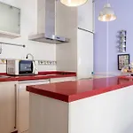 Charming Stay: Walk To Sights