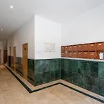 Charming Stay: Walk To Sights Apartament *