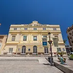 Charming Stay: Walk To Sights