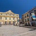 Apartament Charming Stay: Walk To Sights
