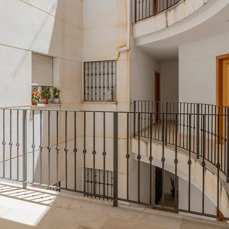 Charming Malaga Stay: Walk To Top Sights Apartament *