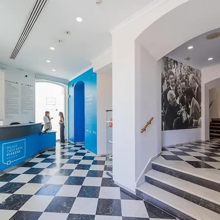 Charming Malaga Stay: Walk To Top Sights Apartament Malaga