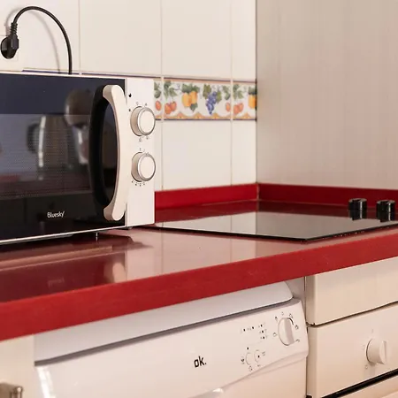 Charming Malaga Stay: Walk To Top Sights Apartament *