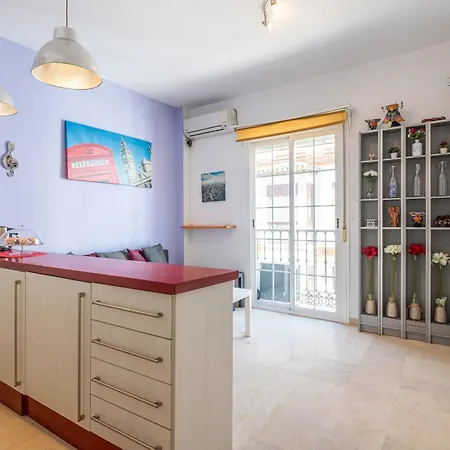 Charming Malaga Stay: Walk To Top Sights