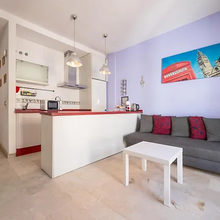 Charming Malaga Stay: Walk To Top Sights Apartament *