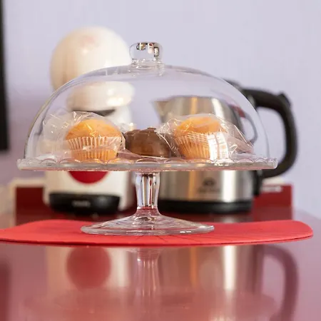 Charming Malaga Stay: Walk To Top Sights Apartament