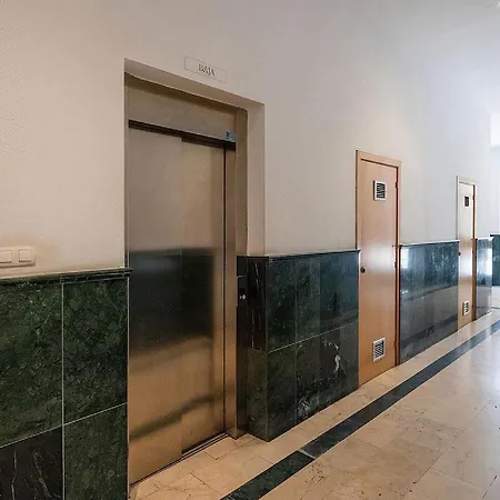 Charming Malaga Stay: Walk To Top Sights Apartament